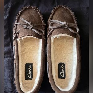 Clarks outdoor slippers